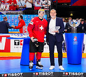IIHF Eishockey-Weltmeisterschaft 2024: MVP-Trophäe made by Škoda Design geht an Kevin Fiala